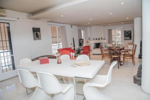 Theodore'S Maisonette Next To The Metro Station Atenas Exterior foto